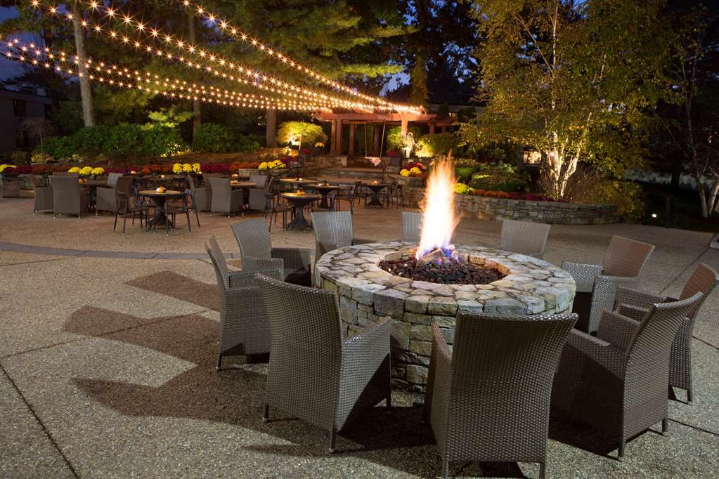 Doubletree By Hilton Hotel Boston - Bedford Glen Exterior photo